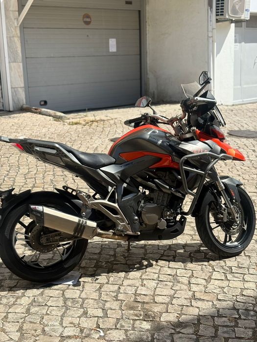Moto zontes 350 desportiva