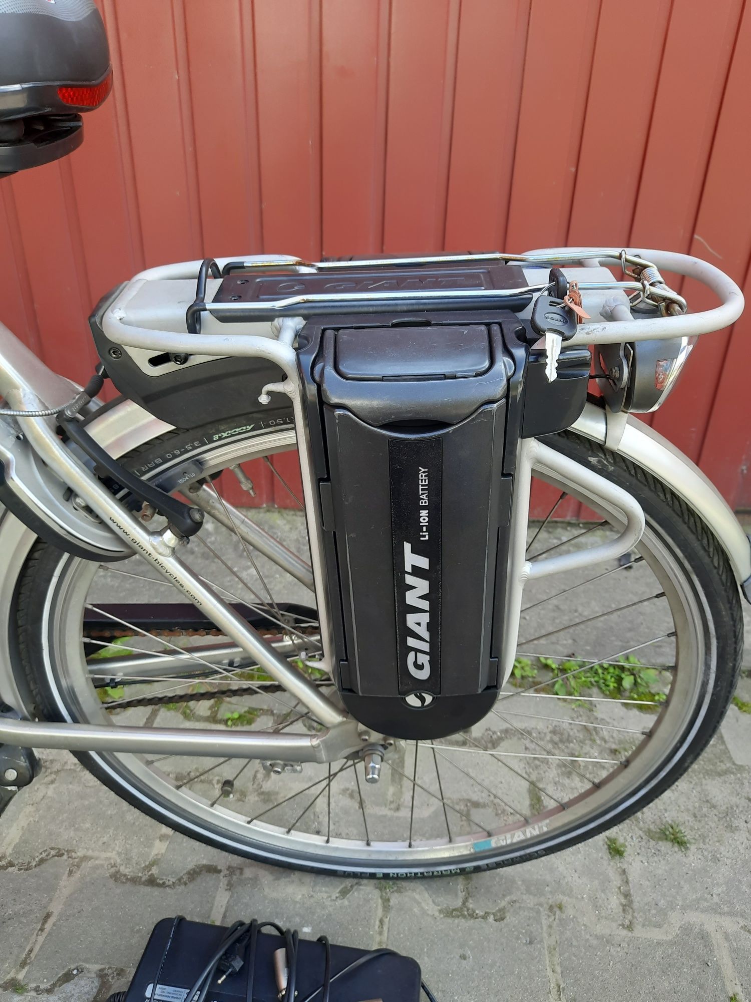 Rower elektryczny Giant Twist roz. L bateria Li-ion ładowarka