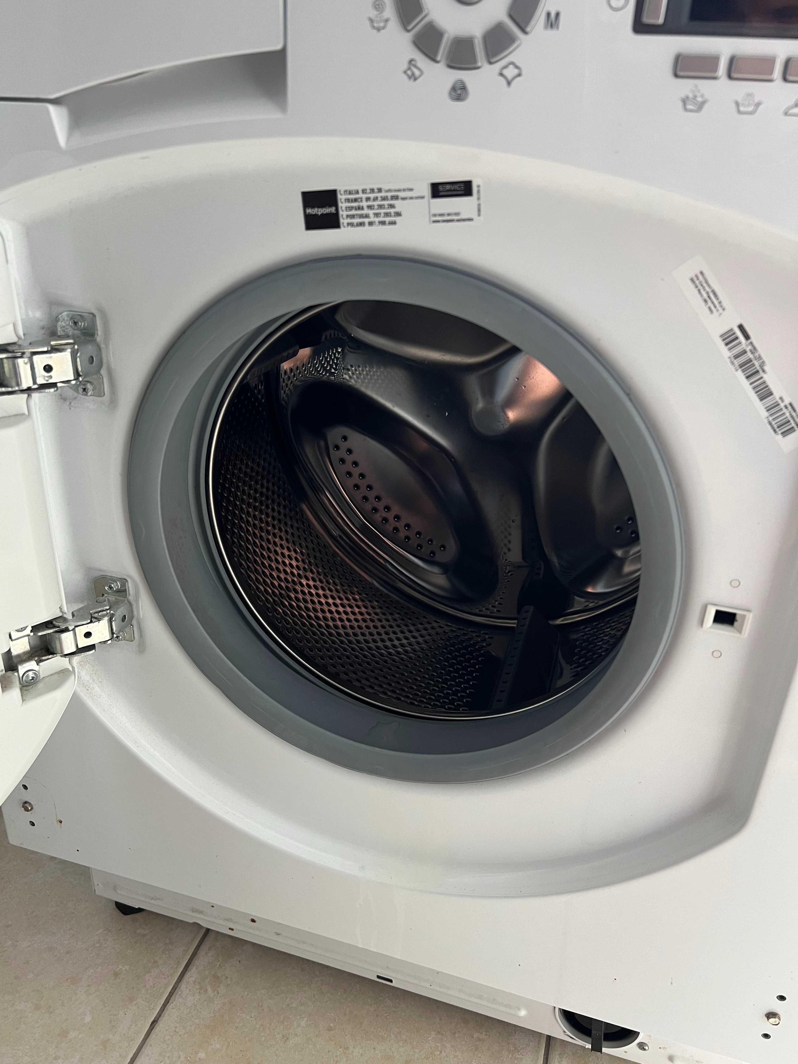Maquina de encastre Hotpoint Ariston BWMD742