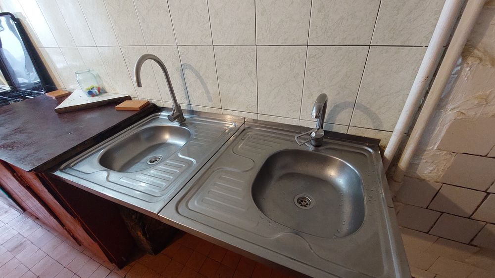 Продається кімната з ремонтом в гуртожитку  по вул. Д. Білоконя.