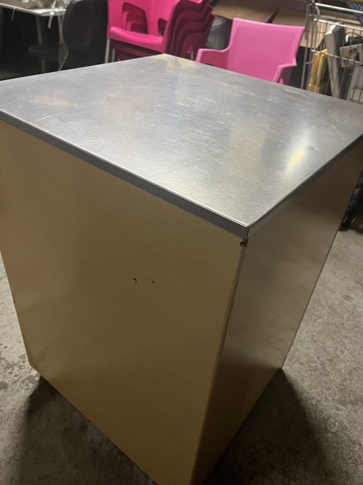 Movel de apoio com tampo em inox 58cm x 55cm