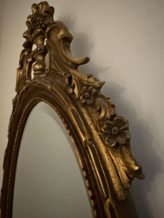 Espelho oval antigo em talha dourada 99 x 36 cm Areeiro Lisboa