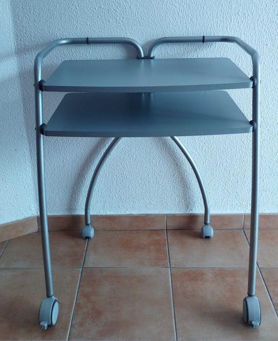 Pequena secretária, ideal para criança, desktop ou costura.