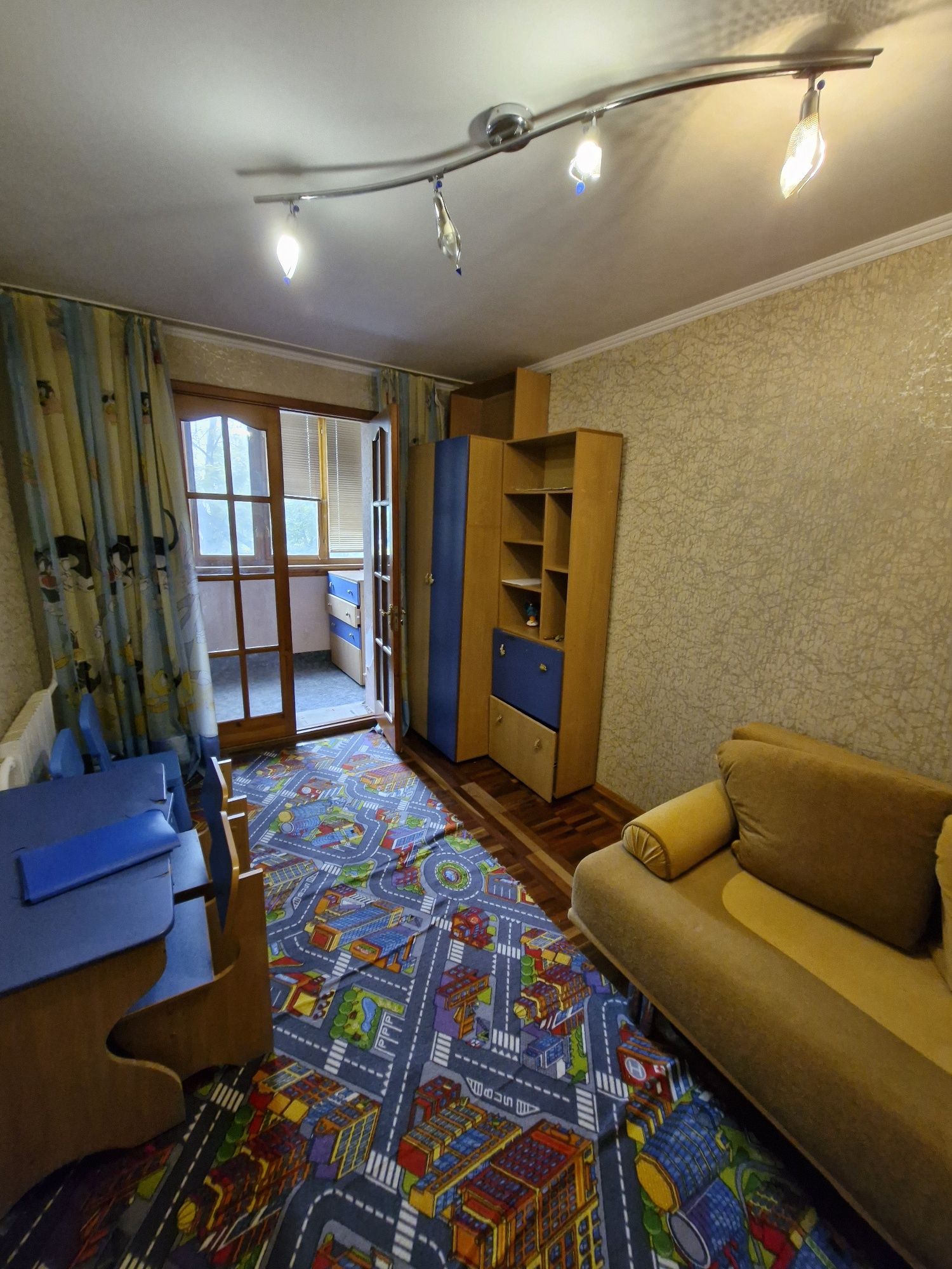 Продам 3х комн. квартиру в Шевченковском р-не по ул.Чаривная 4/9 . Сро