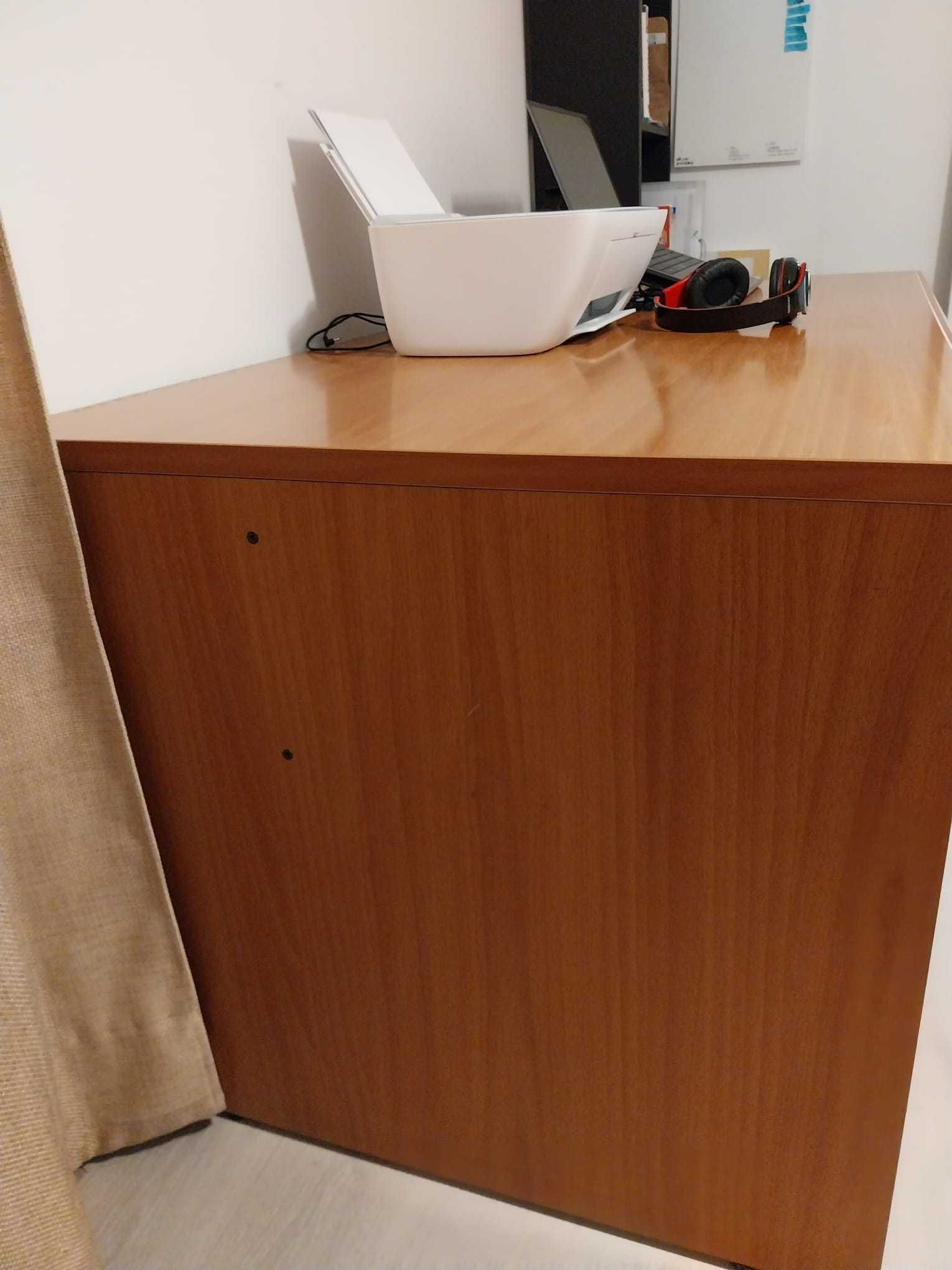 Mesa em madeira para escritório