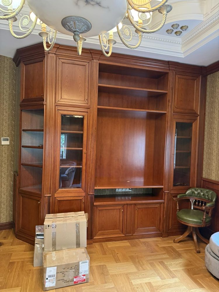 Класичний кабінет з червоного дерева