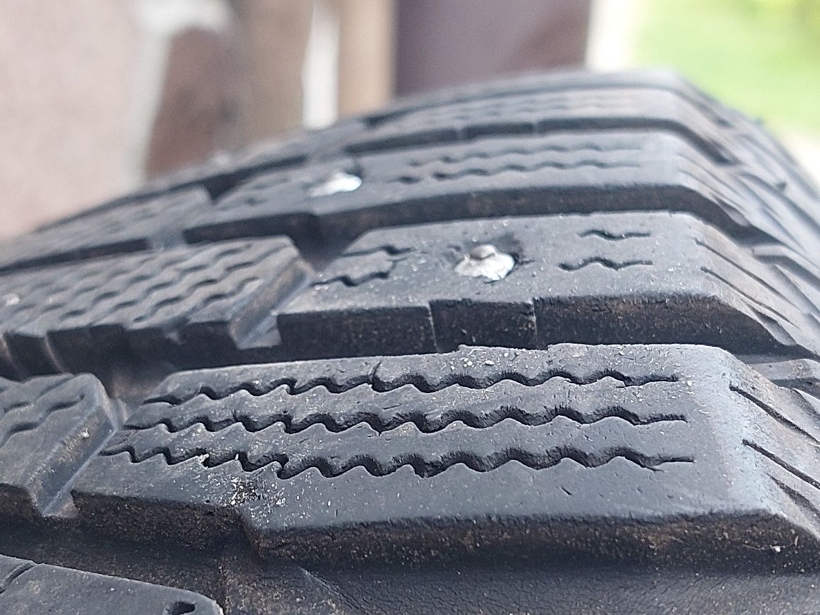 гума 19рік Toyo резина 215 60 16 шиповані шипи зима шини колеса