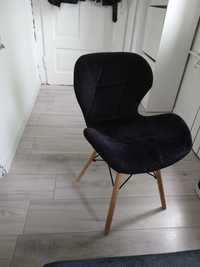 Krzesła  welurowe czarne