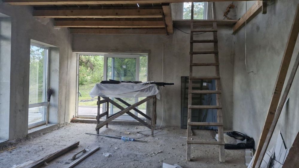 Продаж будинку з великою земельною ділянкою