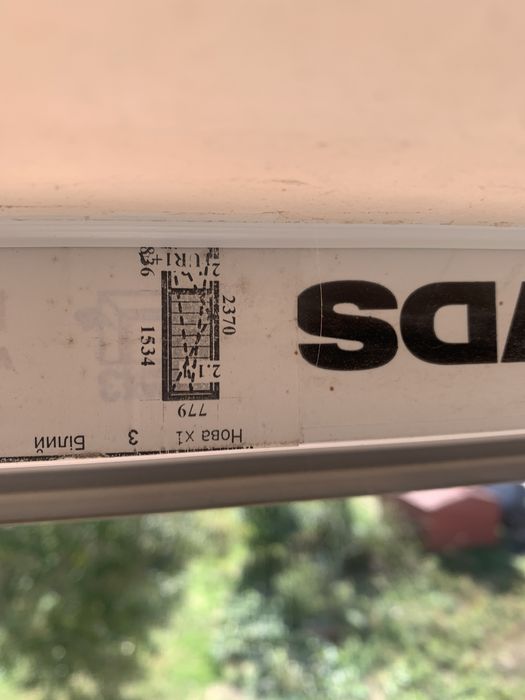 Окно и дверь на балкон