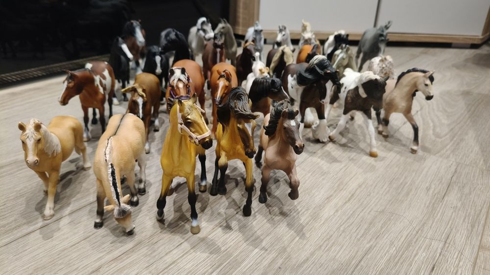 Kolekcja figurek koni schleich, collecta itp