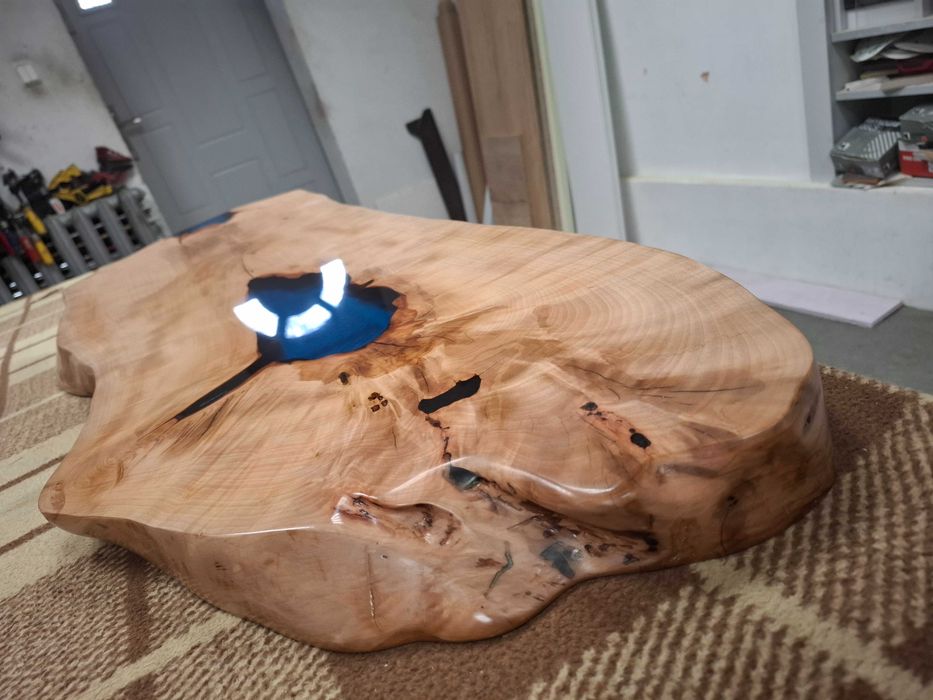 Wyjątkowy blat/dekor drewniany z żywicą – ręcznie wykonany