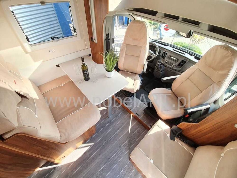 Wynajem kampera. Nowoczesny, przestronny - alkowa na 5 osób. Isofix