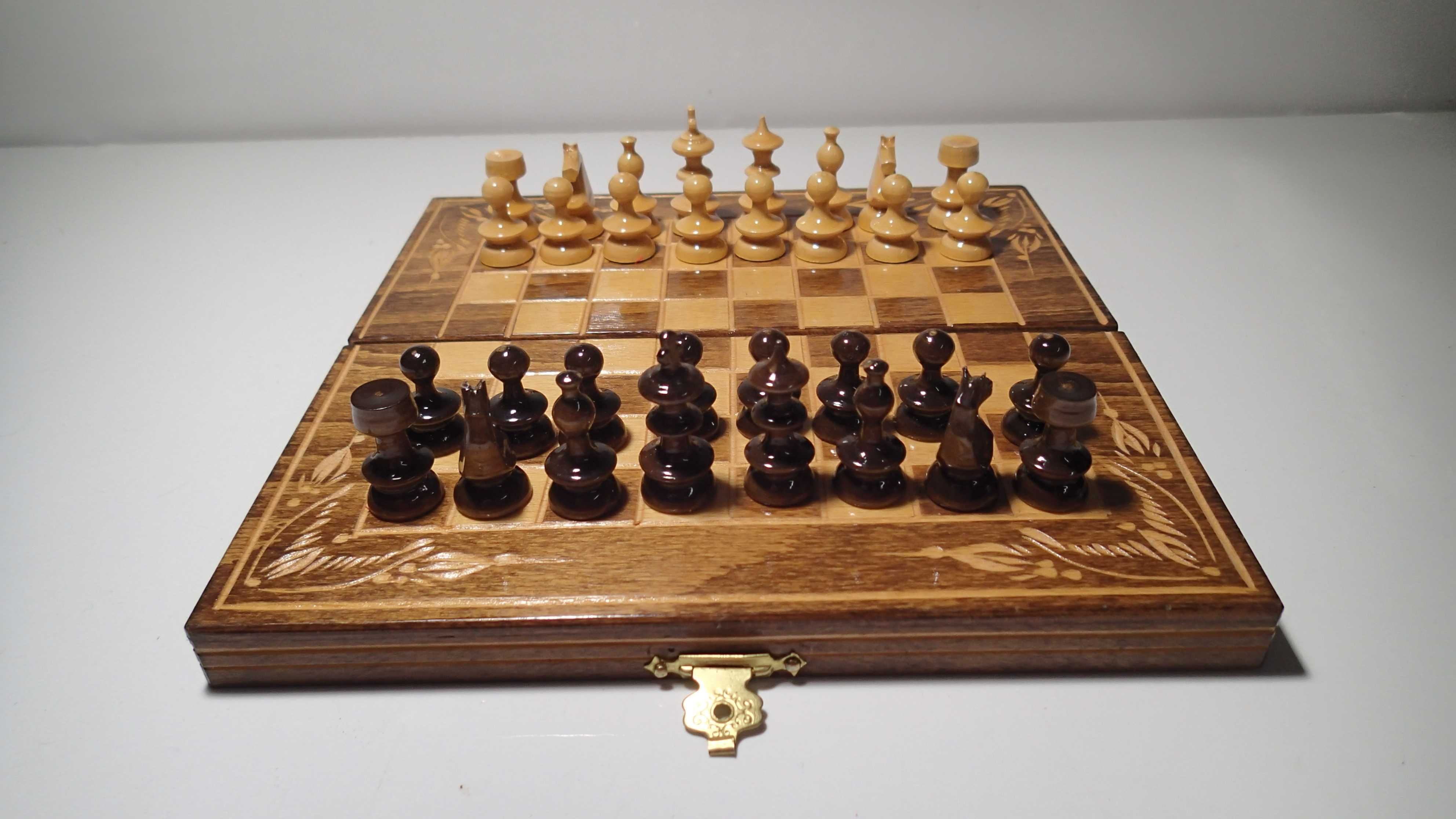 Caixa tabuleiro de xadrez em madeira
