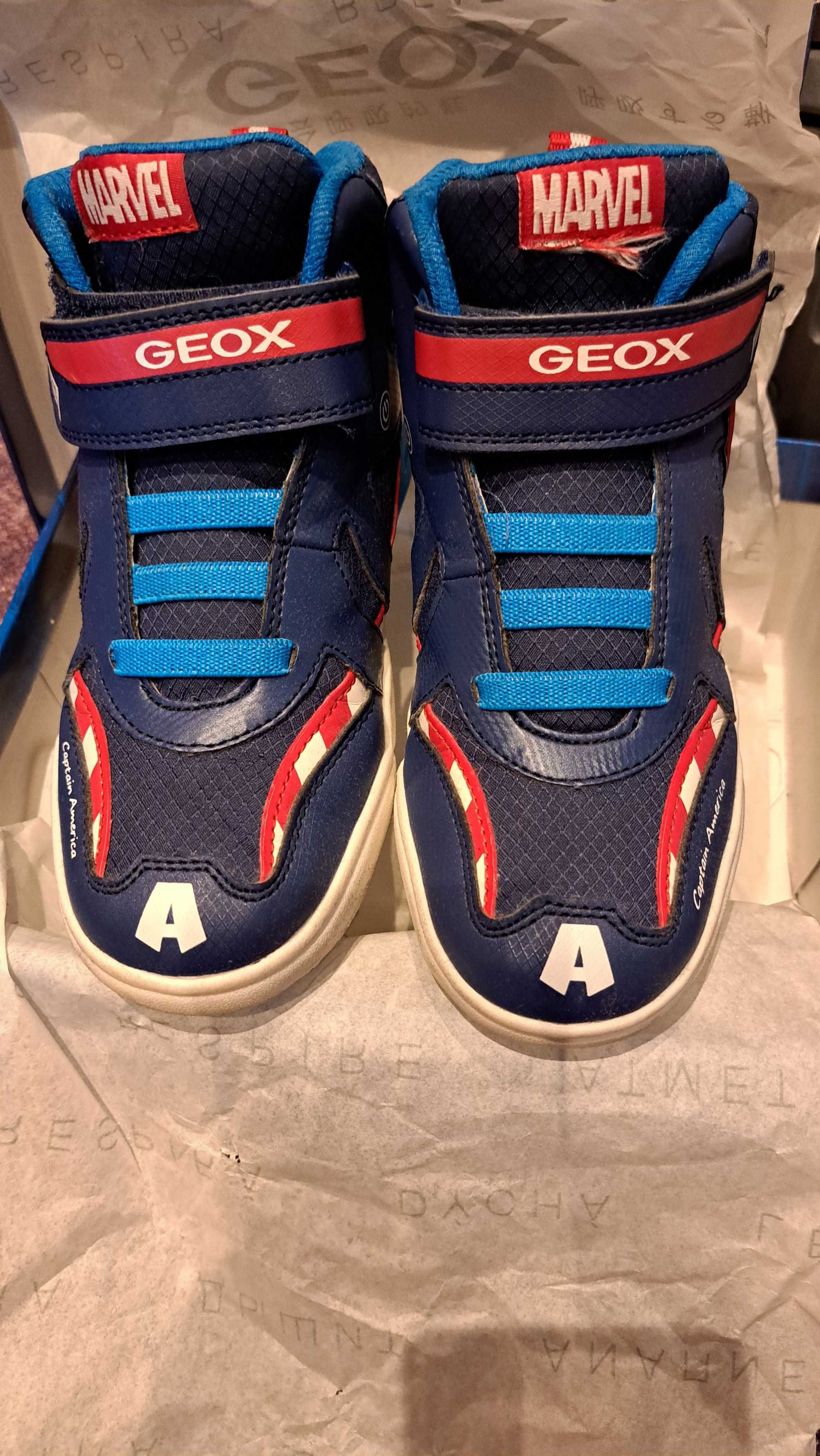 Buty GEOX z kolekcji Avengers ze świecącą podeszwą. Rozmiar 30.