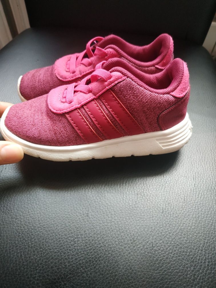 Buty dla dziewczynki marki Adidas w rozmiarze 24