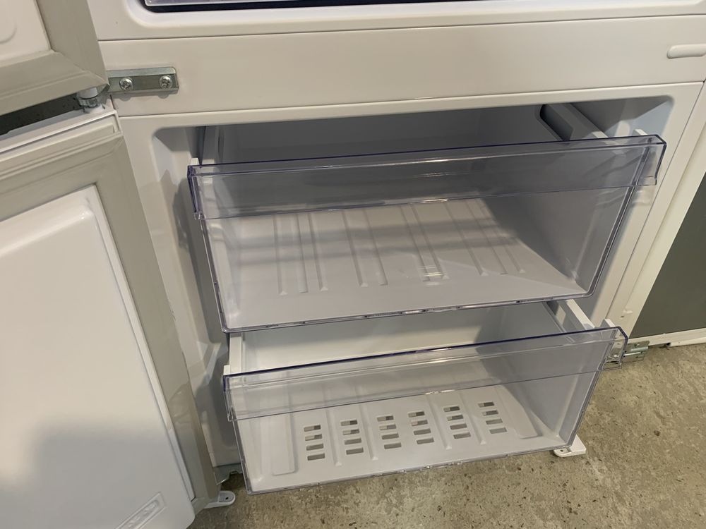 Холодильник Beko BCSA240K3SN