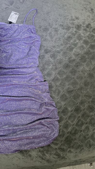 Продам шикарну сукню в блискітки