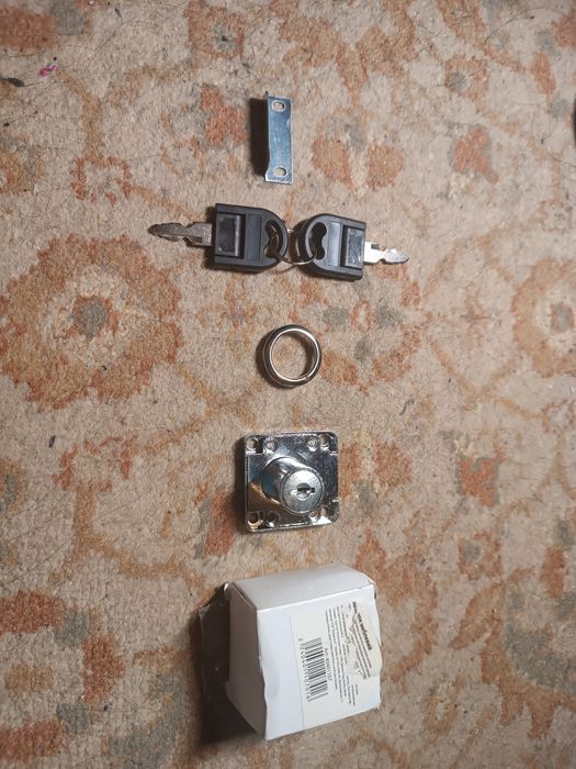 Замок дверной врезной,цилиндры замка,накладки цилиндра,ручки дверные.