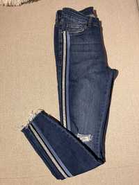 Spodnie jeansowe 34 XS skinny z lampasami przetarciami jeansy