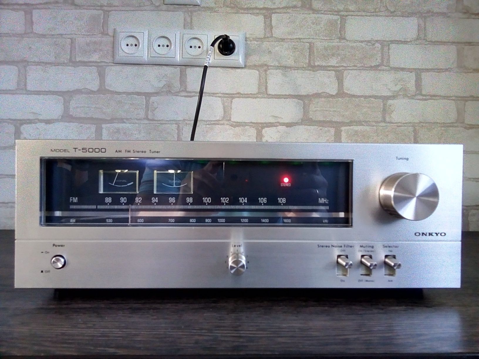 ONKYO T-5000 FM Stereo/AM Tuner 1974-79
