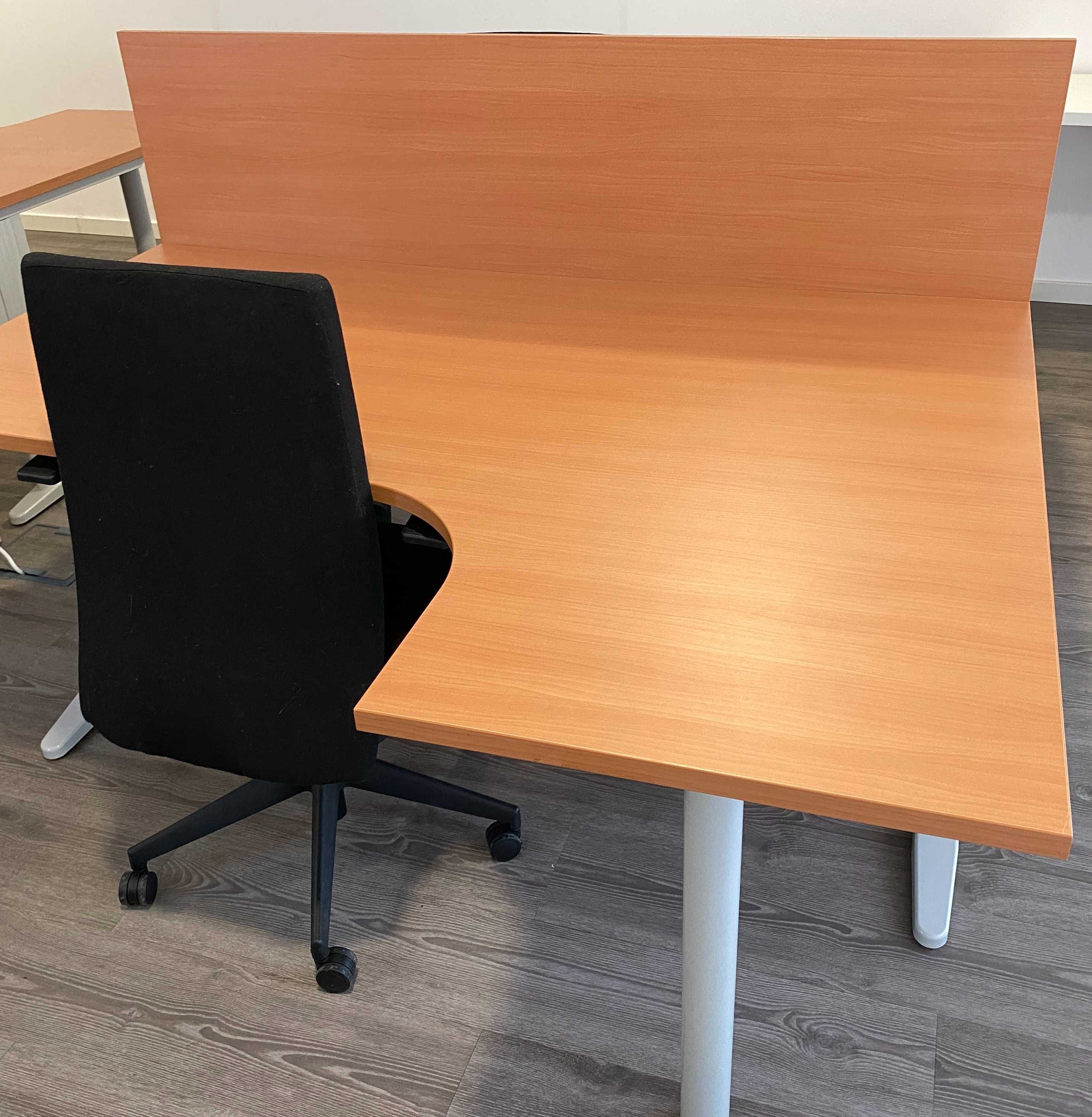 Secretárias Linha HERA com Painel Divisor (COMO NOVAS)