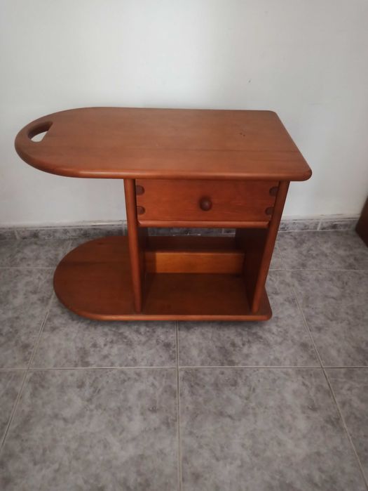 Móvel bar com rodas.