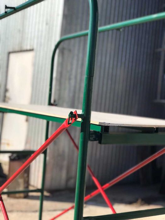 Подмости рабочие передвижные для внутренних отделочных работ.