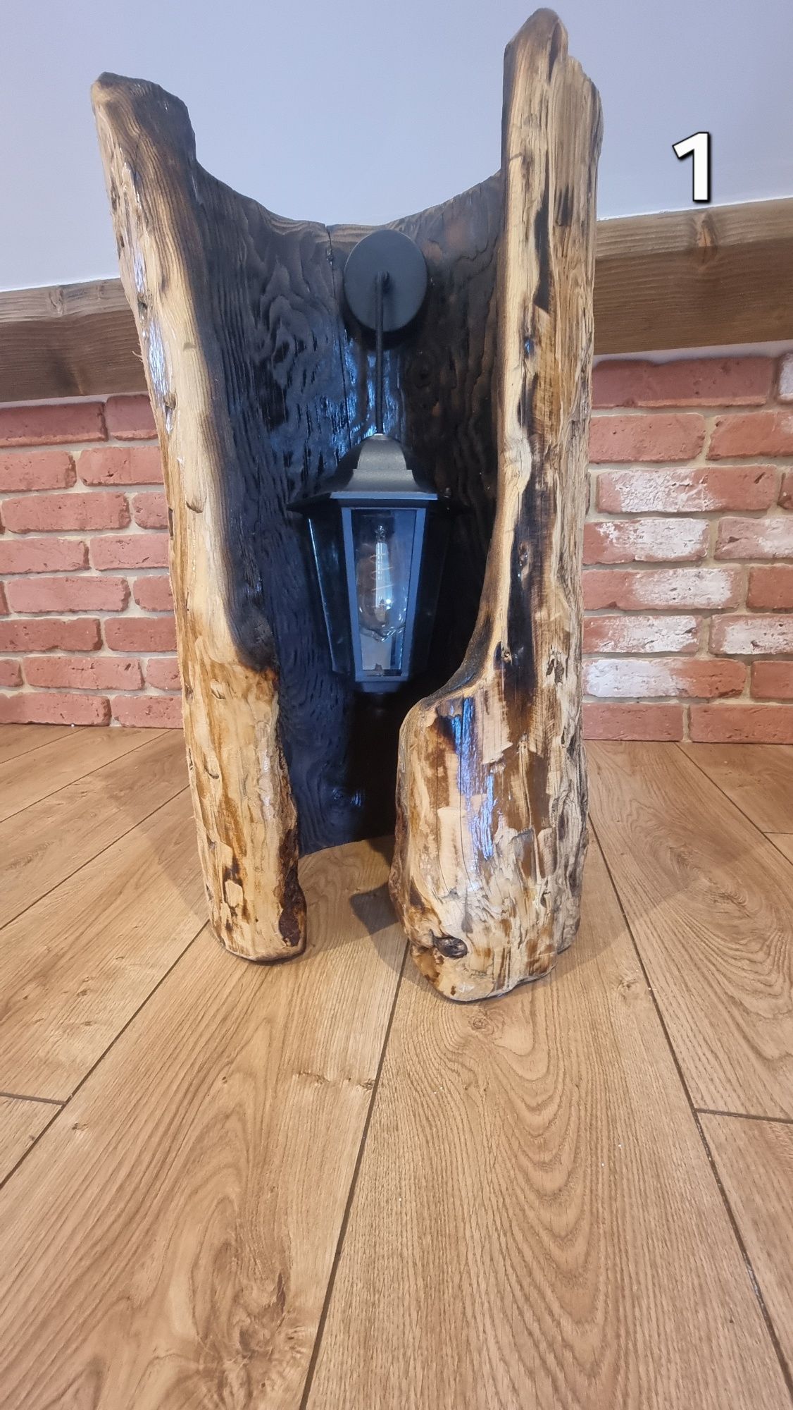 Drewniana lampa podłogowa