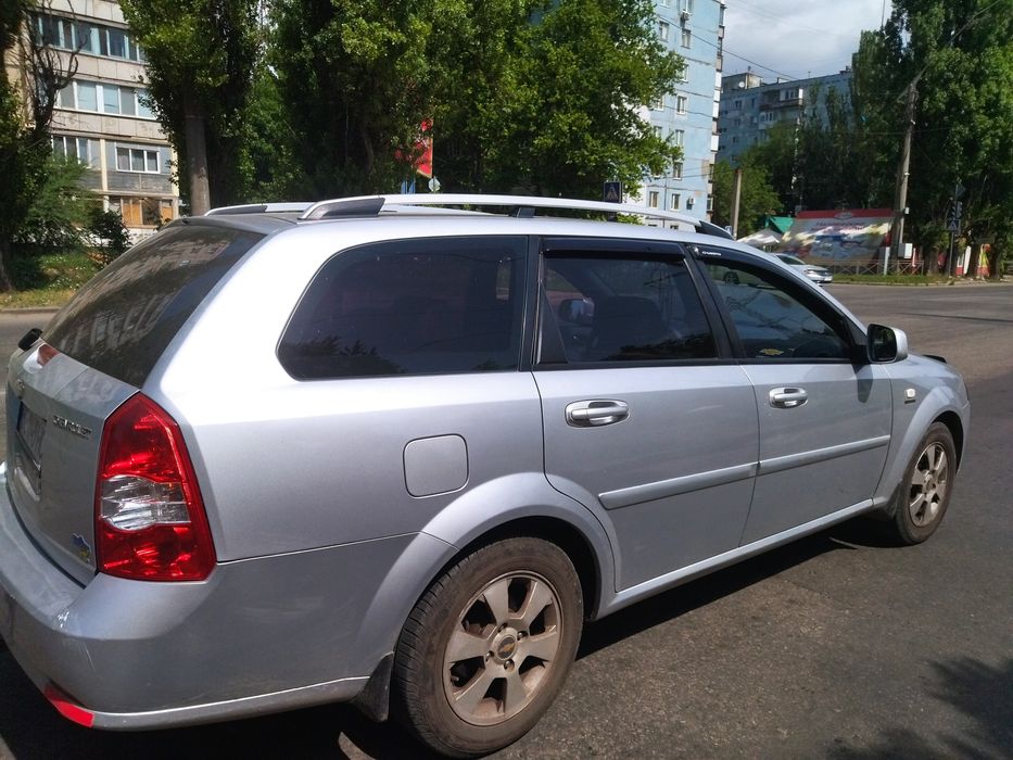 Продам Шиврале лачети уневерсал 2010 года