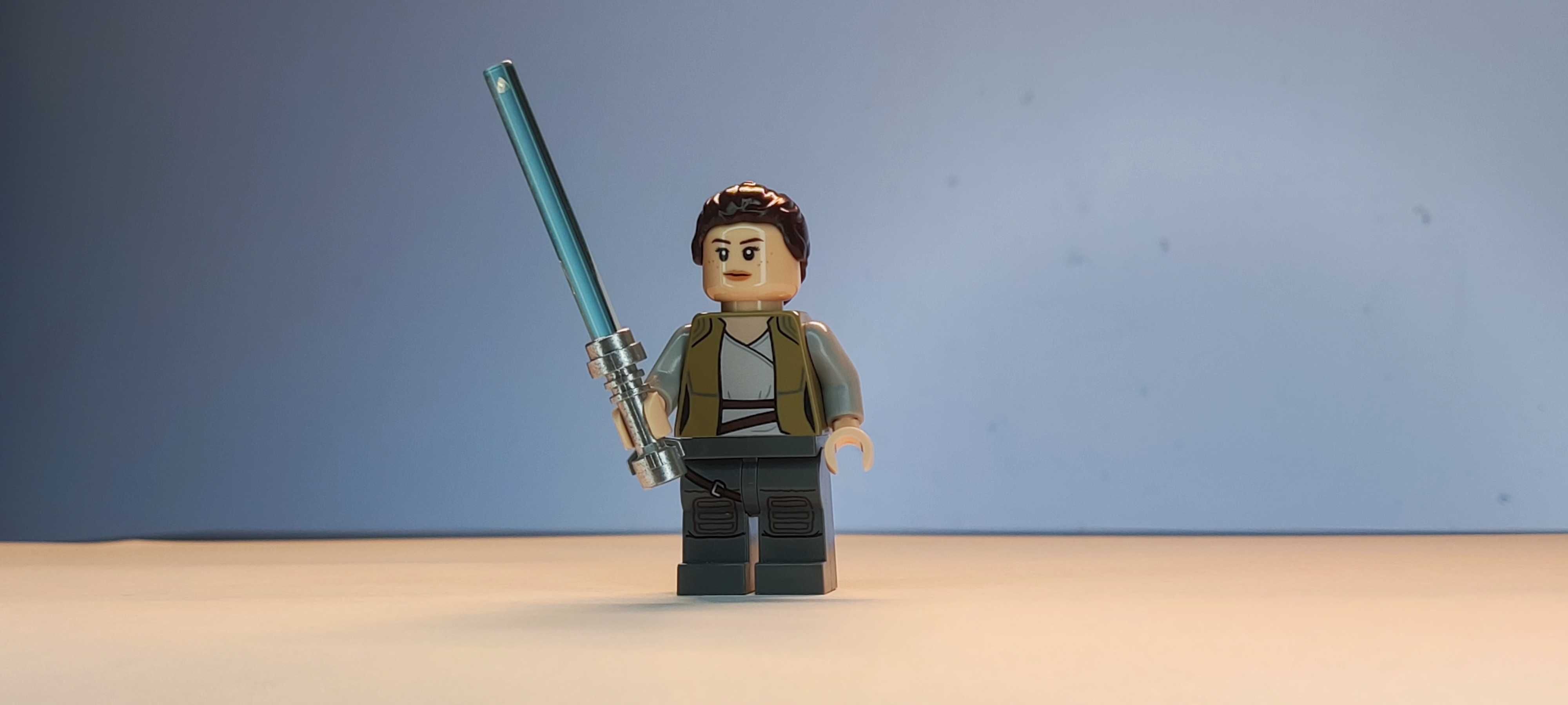 Minifigura Lego - Star Wars: Os Últimos Jedi: Rey Skywalker