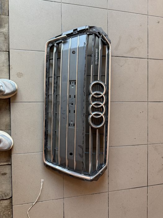 Решітка бампера Audi A4 B9 дорест