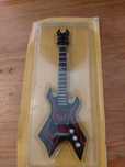 Mini guitarra vermelha