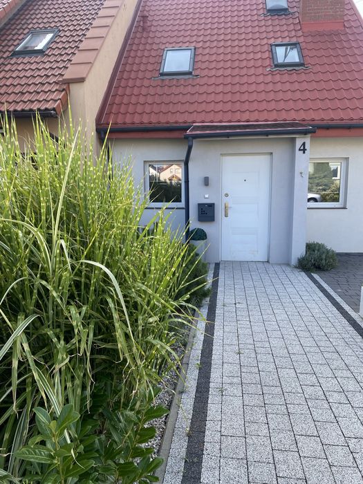 Dom w spokojnej i cichej okolicy.