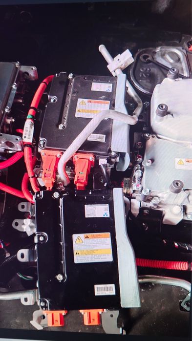 Зарядний пристрій інвертор 230 V Мітсубісі Outlander PHEV