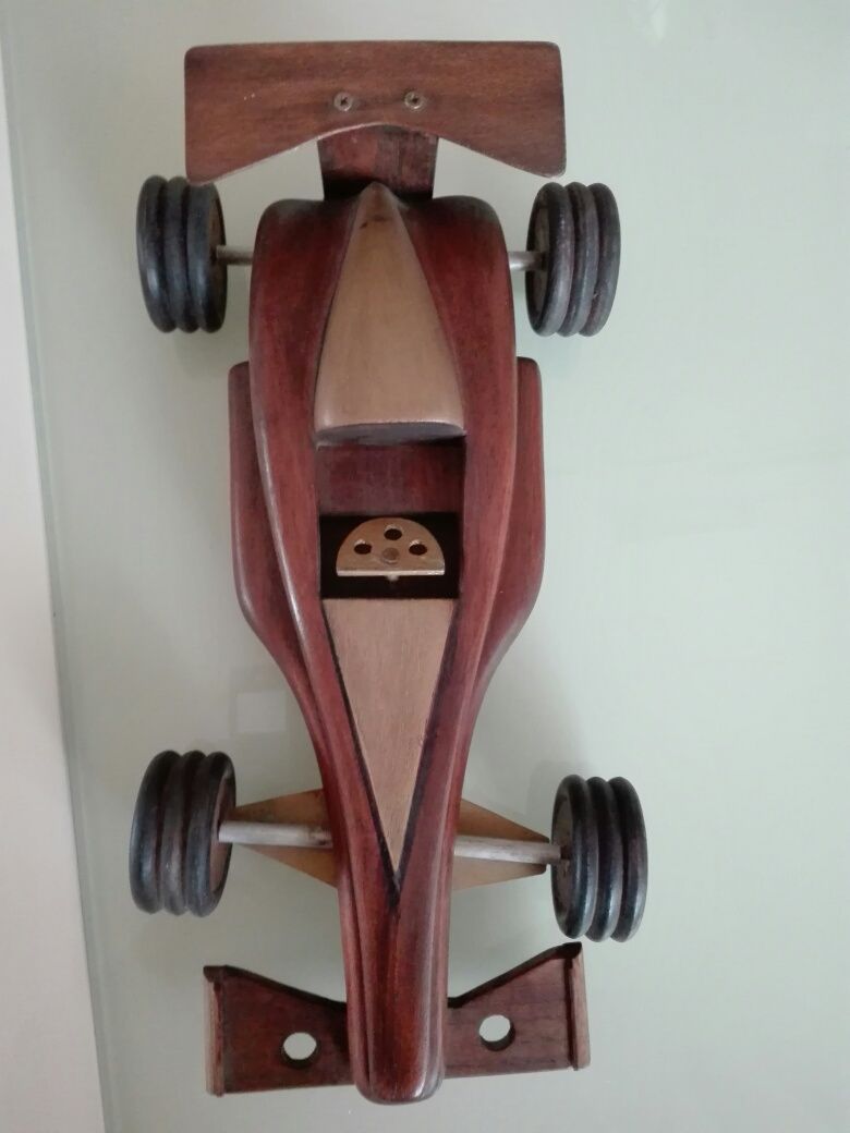 Carro formula 1 em madeira feito à mão