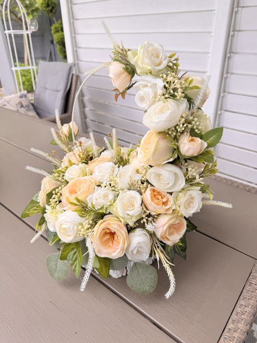 Piekna sztuczna kompozycja na okręgu