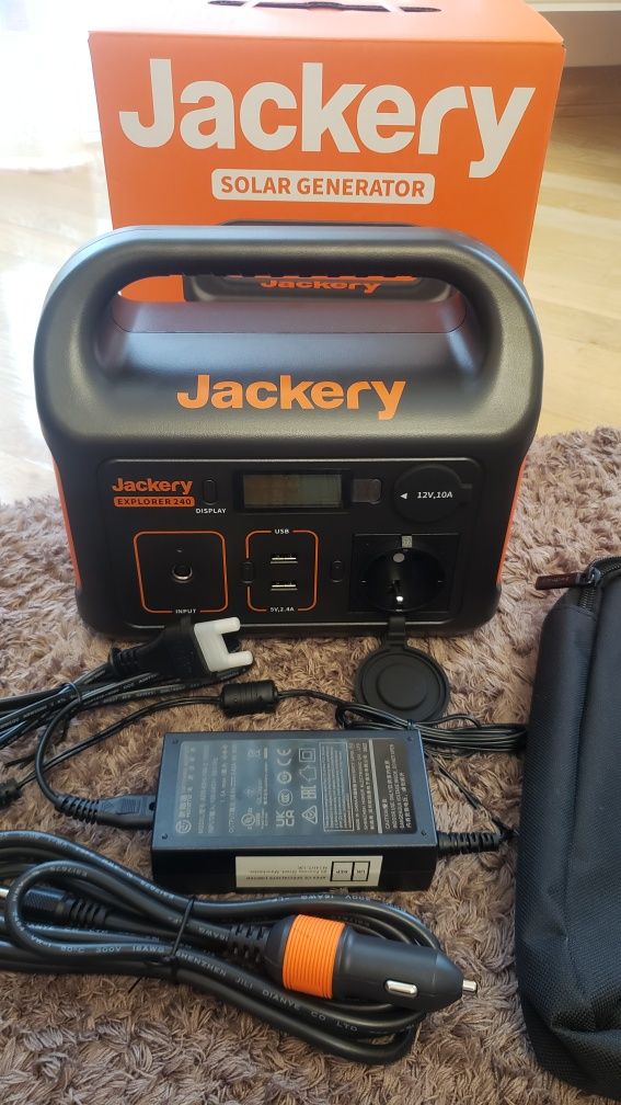 Портативна електростанція Jackery Explorer 240 на 220В