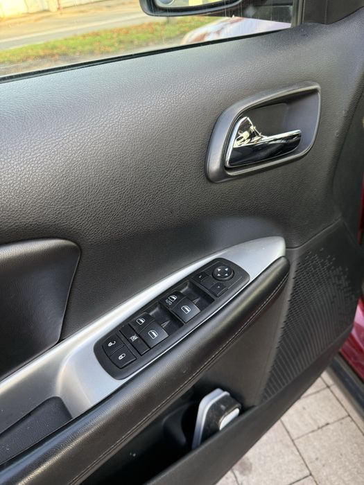 Dodge journey 2.4 газ/бенз автомат 2011 мінімальні пошкодження