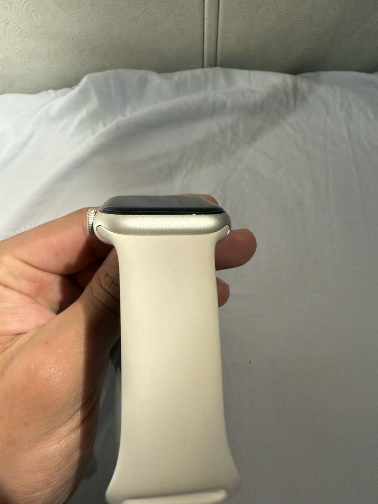 Apple Watch S7 Starlight - 45 MM Wi-Fi