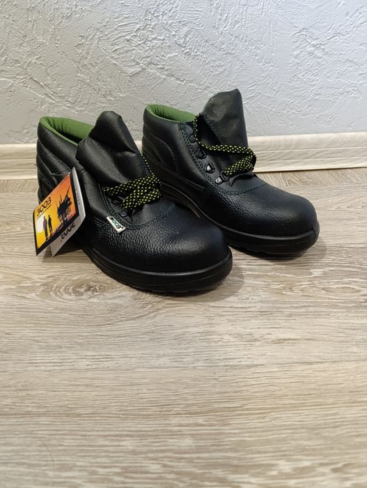 Кросівки чоловічі