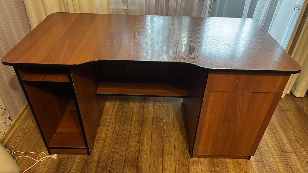 Продам стіл письмовий