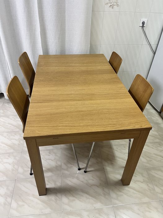 Mesa de jantar extensivel com cadeiras