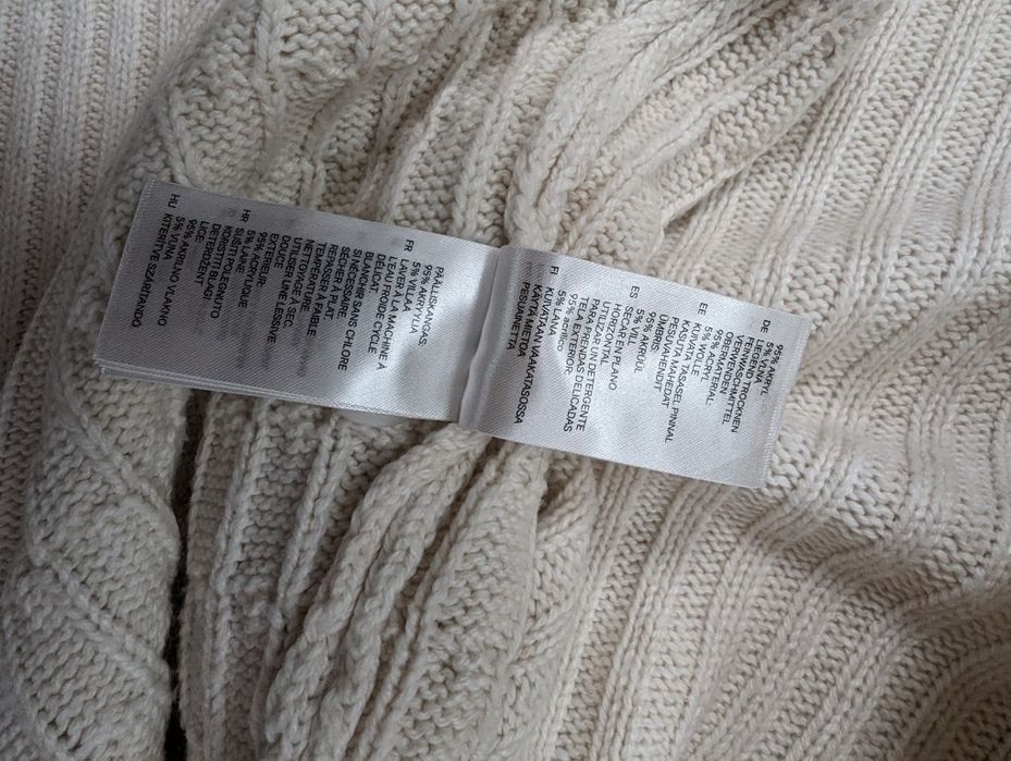 Kremowe ponczo peleryna z golfem gruby splot z wełną H&M M 38 oversize