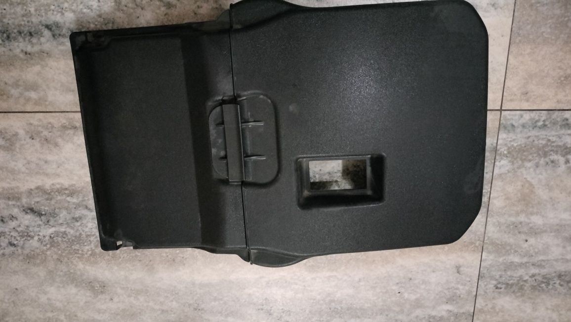 Pokrywa ,osłona, obudowa do akumulatora Ford Focus MK3
