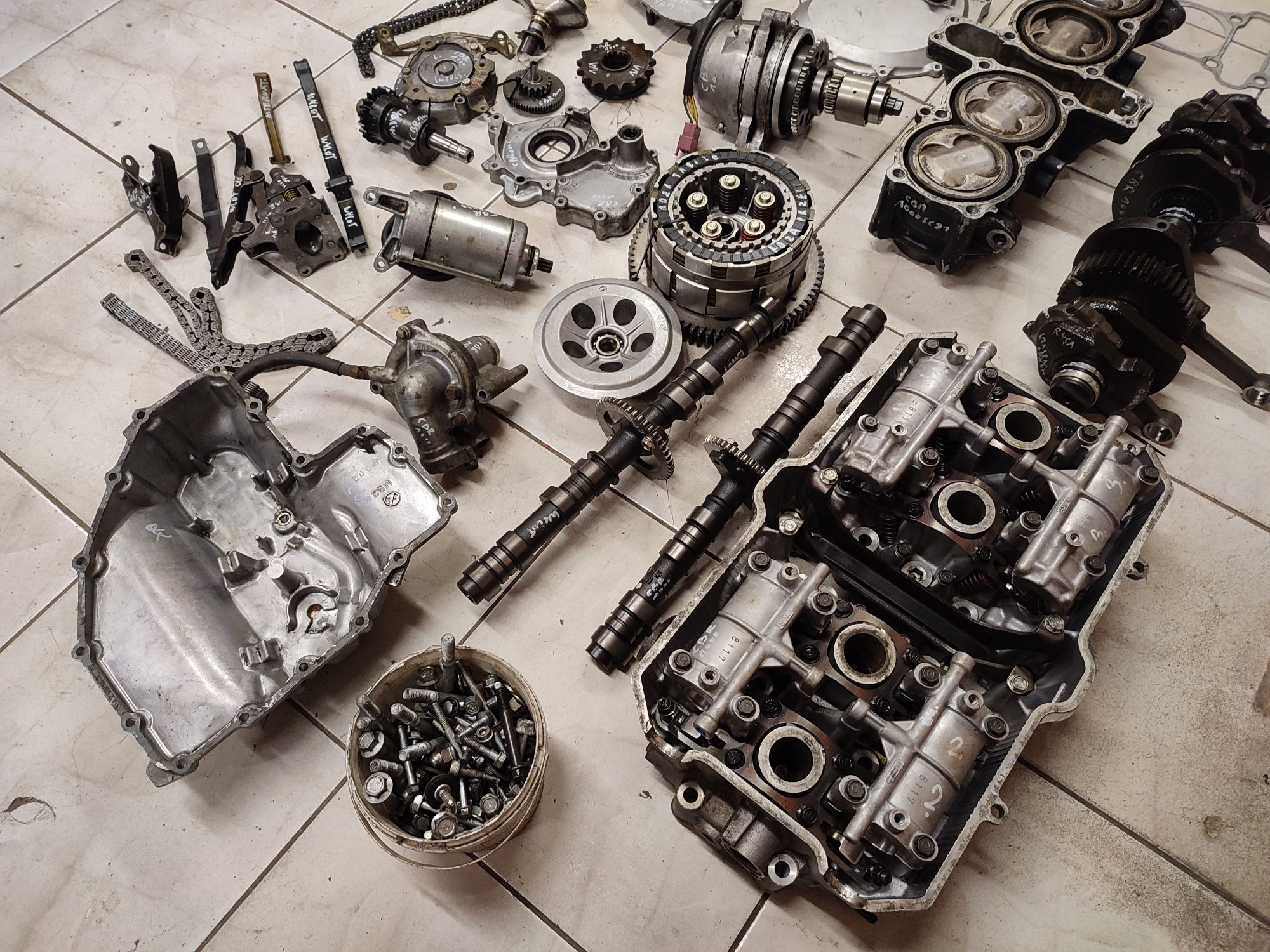 Honda CBR 1000 F SC21 sc24 sc09 silnik części cylinder głowica kapa