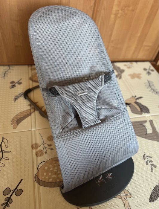 Lezaczek babybjorn szary