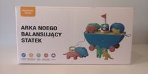 Arka Noego balansujący statek