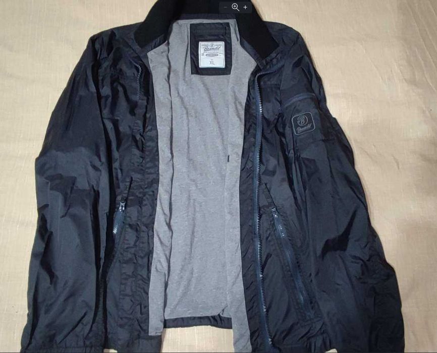 4  якісні куртки  на осінь і весну.