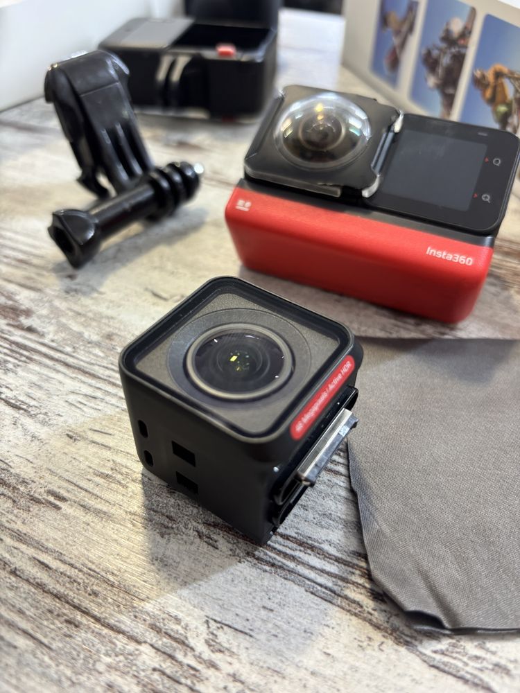 Відеокамера Insta360 ONE RS 4K